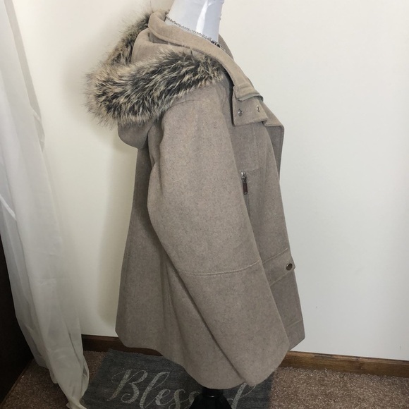 Anna faux fur trimmed tan wool pea coat size XL - Picture 3 of 11